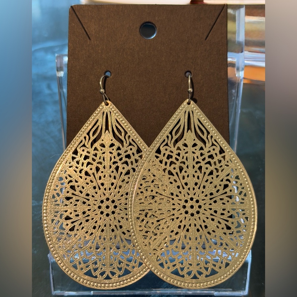 Choose your earrings
